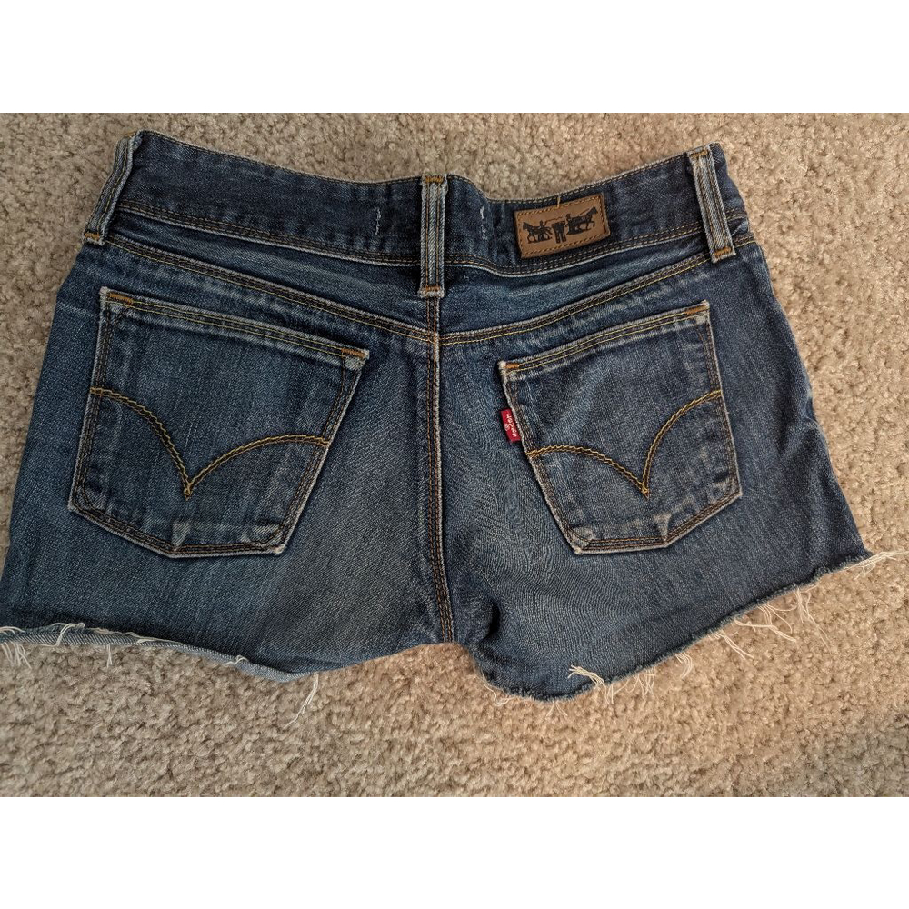 Women's Levi's 570 Denim Shorts S
Levi's 570 straight fit denim shorts - Picture 8 of 9